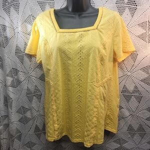 Hannah yellow Eyelet boat neck size large short sleeve top with lace.